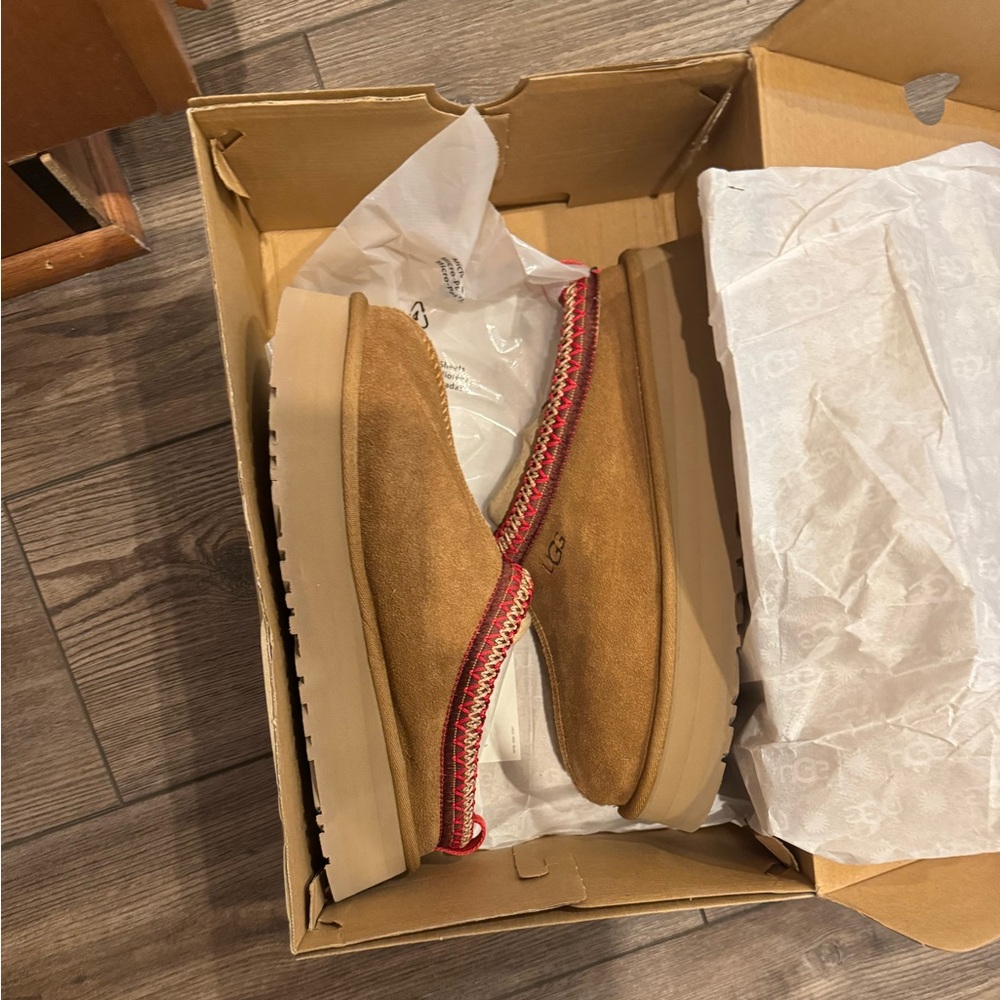 Tazz suede platform UGG slippers